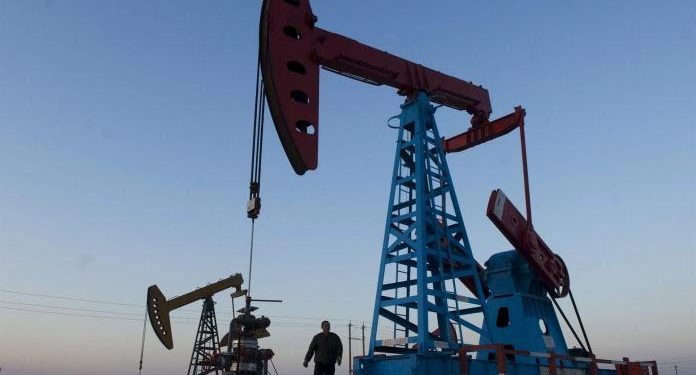 El petróleo de Texas cierra con una subida del 0,6 %, hasta 76,99 dólares