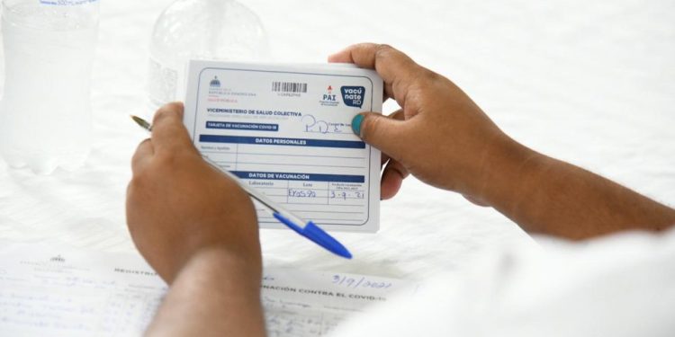 A partir del 31 de enero exigirán tarjeta de vacunación con tercera dosis en RD