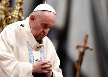 Papa Francisco critica padres quieran más a perros y gatos que a sus hijos
