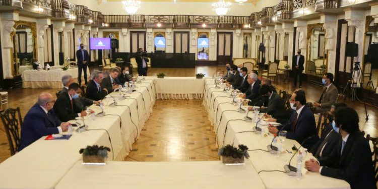 Presidente Luis Abinader se reúne con delegación de Qatar￼