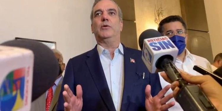 Presidente Abinader considera “Es imposible” volver al confinamiento