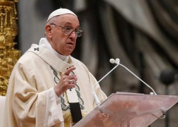 El papa reitera compromiso de hacer justicia a víctimas de abusos