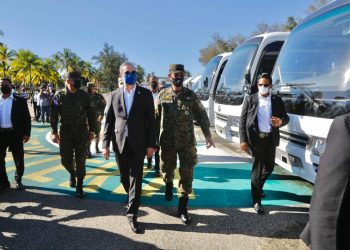 Abinader entrega más de 300 vehículos para modernizar parque móvil de las FFAA