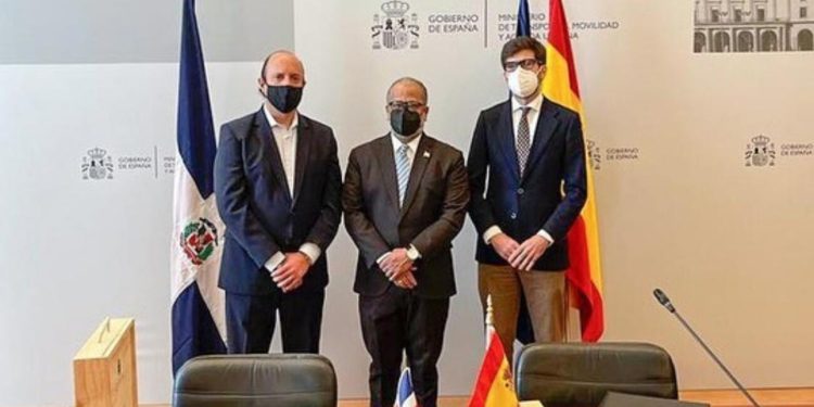 Autoridades de aviación civil dominicana y española suscriben acuerdo de transporte aéreo