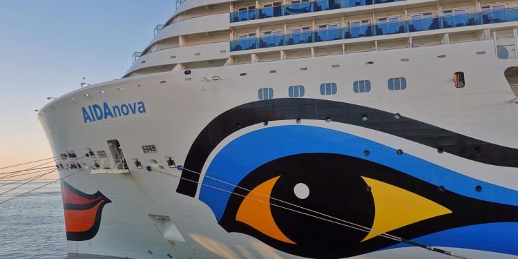 Crucero retenido en Lisboa por brote de COVID cancela su recorrido