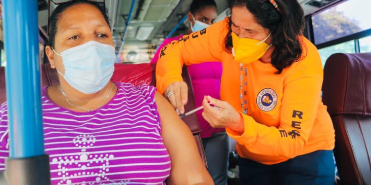 Defensa Civil ha vacunado a más de 700 mil personas contra Covid-19