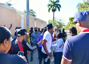 Motín en La Victoria: Familiares de reclusos muertos denuncian complicidad para introducir armas en rencinto