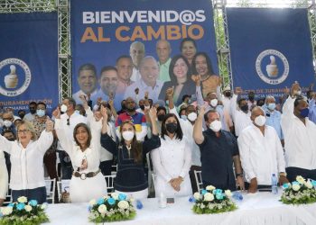 Alcaldesa de Salcedo y cientos de dirigentes se juramentan en el PRM￼