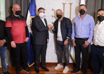 Ministerio de Deportes garantiza apoyo a carteleras de boxeo; recibe visita del legendario Miguel Cotto