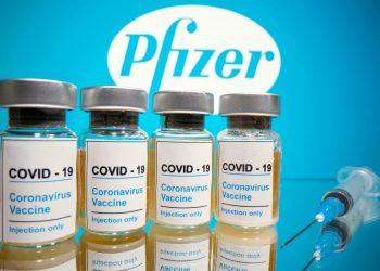 Pfizer dice que tendrá lista en marzo una nueva vacuna contra ómicron