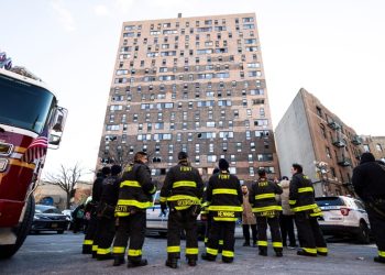 Rebajan a 17 los muertos en el incendio del Bronx , de ellos ocho niños