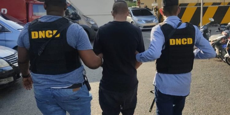 Apresan hombre vinculado al decomiso de 248 paquetes de cocaína en Barahona