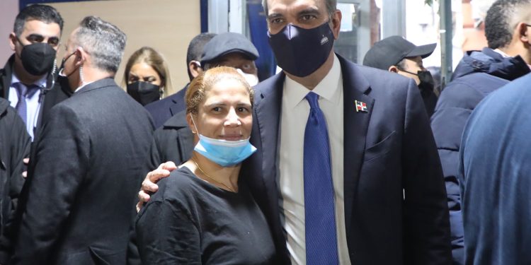 Presidente Abinader visita zona de dominicanos en Madrid