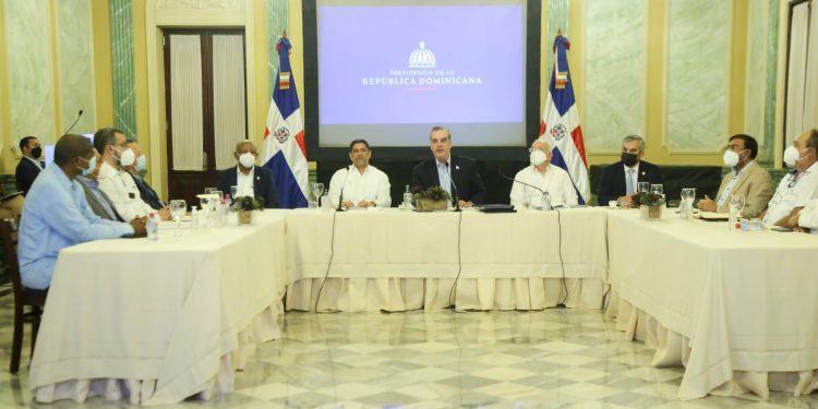 Abinader explica que trabajan para mitigar efectos de inflación en productos alimenticios￼