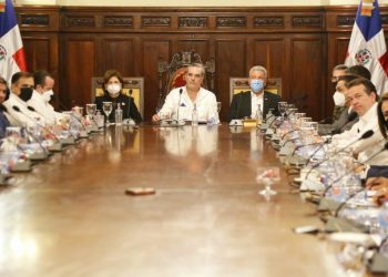 Presidente convoca reunión con ministros y gobernadoras
