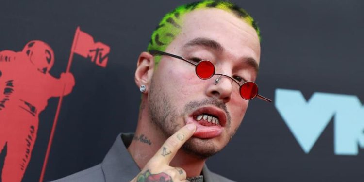Justicia colmbiana no hará retractarse a J Balvin por su videoclip «Perra»