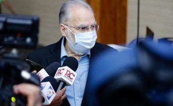 Ministro de Economía califica como positiva la disminución de los precios del petróleo