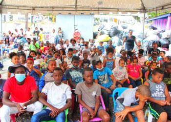 Viceministro Carlos Valdez saca de las calles de Haina más de 300 mil botellas en intercambio ‘’plásticos por juguetes’’￼