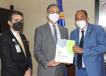 Contralor se reúne con presidente del Tribunal Superior Electoral 