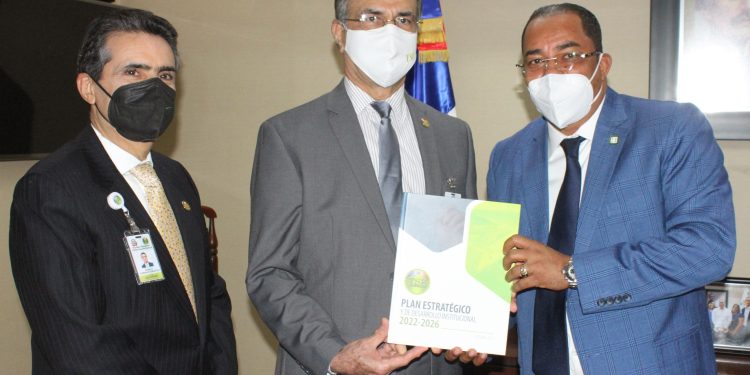 Contralor se reúne con presidente del Tribunal Superior Electoral 