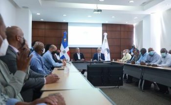 Gobierno aumenta más del doble el salario a trabajadores del sector azucarero  