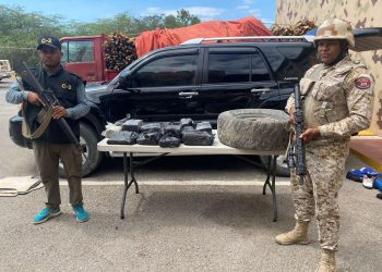 Decomisan 44 libras de marihuana oculta en una goma en Pedernales￼