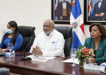 Consejo Nacional de Educación aprueba uso de libros digitales en centros educativos del país￼