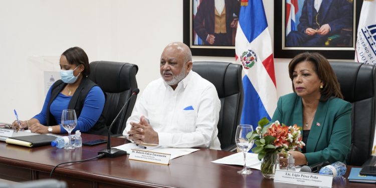 Consejo Nacional de Educación aprueba uso de libros digitales en centros educativos del país￼