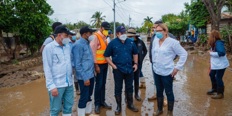 Gobierno ejecuta acciones rápidas en apoyo a familias afectadas por lluvias en Montecristi