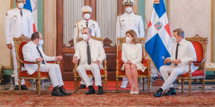 Presidente Abinader recibe cartas credenciales de siete nuevos embajadores￼