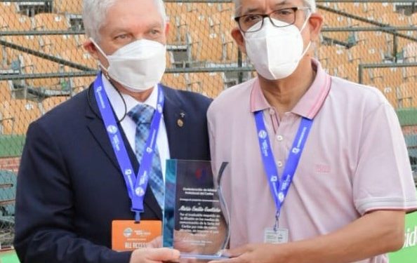 Mario Emilio Guerrero es reconocido por Confederación de Béisbol en la Serie del Caribe￼