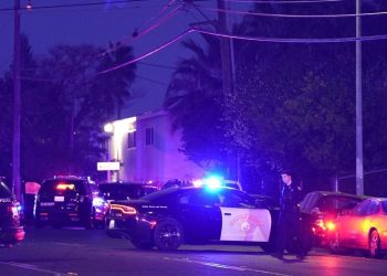 Hombre mata a sus 3 hijas en una iglesia de California