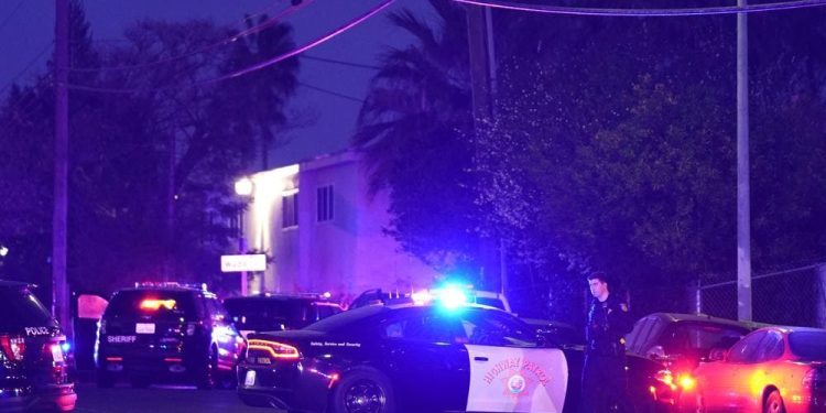 Hombre mata a sus 3 hijas en una iglesia de California