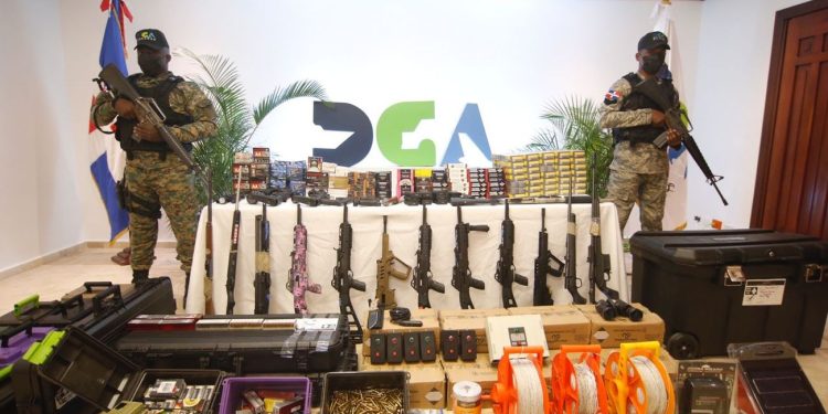 Aduanas detiene millonario contrabando de armas de alto calibre