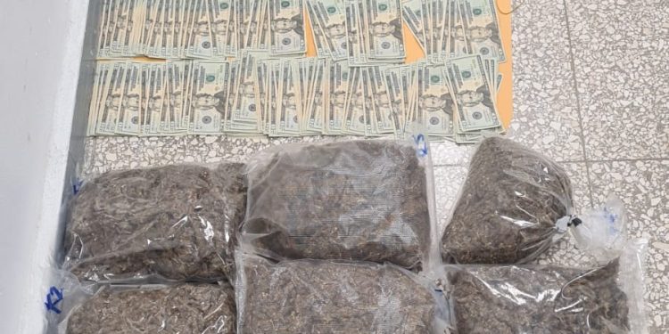 Policía y MP ocupan droga, dinero en efectivo y jeepeta al intervenir vivienda de SDE