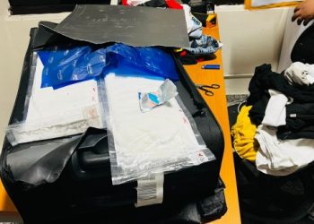 Arrestan en el AILA dominico español con más de dos kilos presumiblemente cocaína