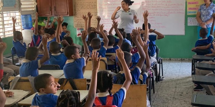 World Visión República Dominicana llama a reflexión la Asociación Dominicana de Profesores