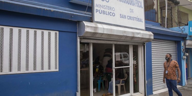 Tribunal de San Cristóbal impone prisión preventiva a agente penitenciario que trató de introducir droga a Najayo