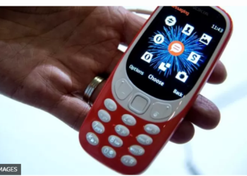 «Teléfonos tontos»: el resurgir de los celulares no inteligentes en un mundo hiperconectado