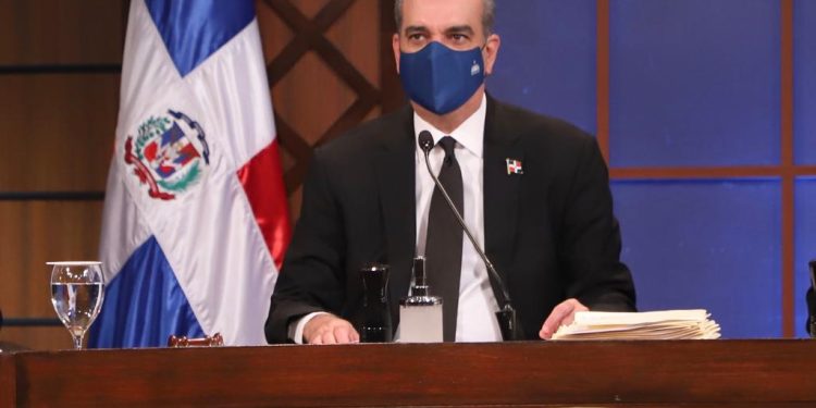 Abinader regresa de Costa Rica tras participar en IV Cumbre de la Alianza para el Desarrollo en Democracia