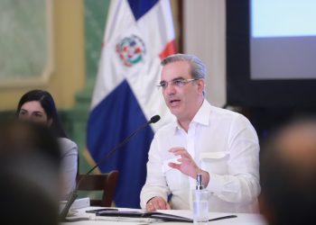 Abinader anuncia que el país superó la barrera de los US$12 mil millones en exportación