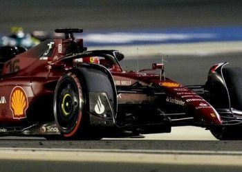 Ferrari abre el curso con triunfo de Leclerc en Baréin y Sainz Jr segundo