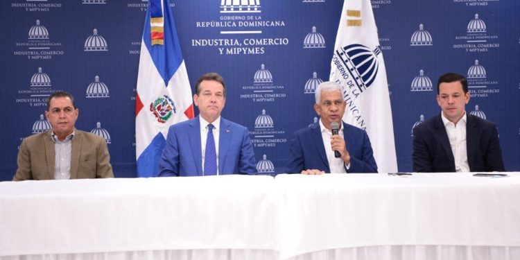 Gobierno y Fenatrano acuerdan transformación de sus rutas a corredores