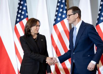 Critican a Kamala Harris por reírse tras una pregunta sobre los refugiados ucranianos