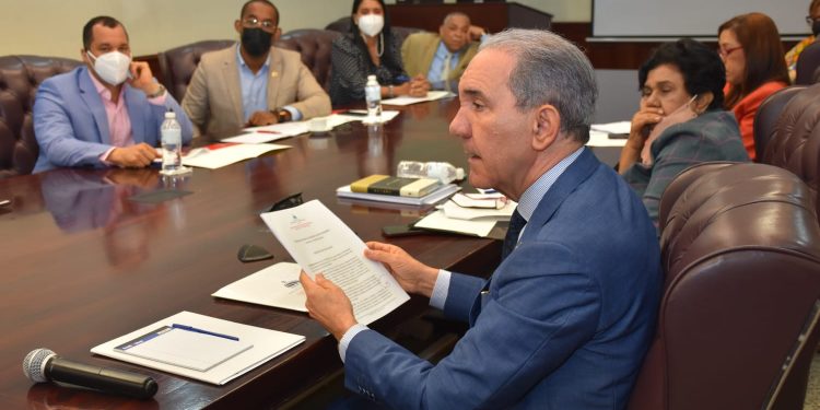 Mescyt socializa con Sociedades Médicas Especializadas Resolución 28-2021 regularizará el ejercicio de ese sector de la medicina en RD