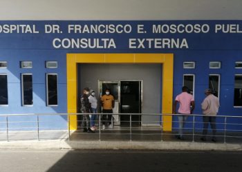 Moscoso Puello realiza primera cirugía laparoscópica de riñón