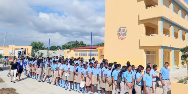 Niños dominicanos deben mejorar en ortografía y puntuación, según Unesco