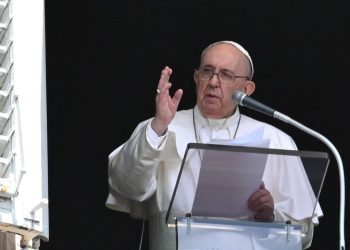 Papa pide “acompañar” a todos los ucranianos que sufren los bombardeos