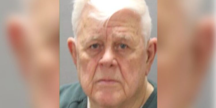 Arrestan a pastor en la Florida que abusó de menores durante 30 años