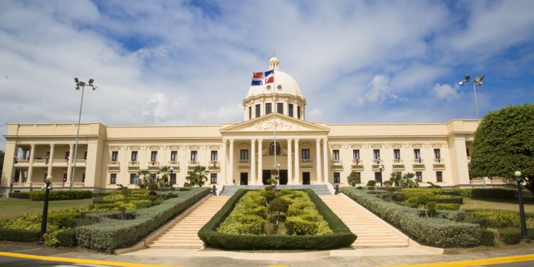 Los 11 generales que el Ejecutivo ascendió y puso en retiro